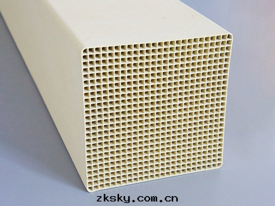 中(zhōng)孔數蜂窩式催化(huà)劑