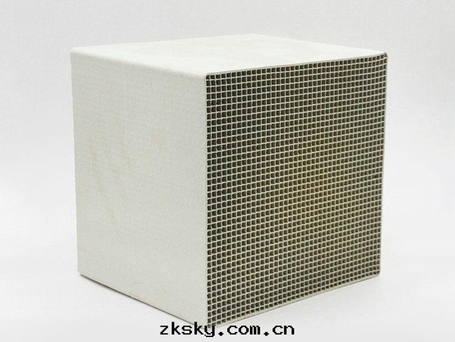 高(gāo)孔數蜂窩式催化(huà)劑